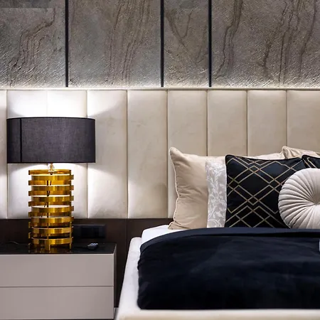 Luxurious High-end Grand In The Center Of Apartment *
