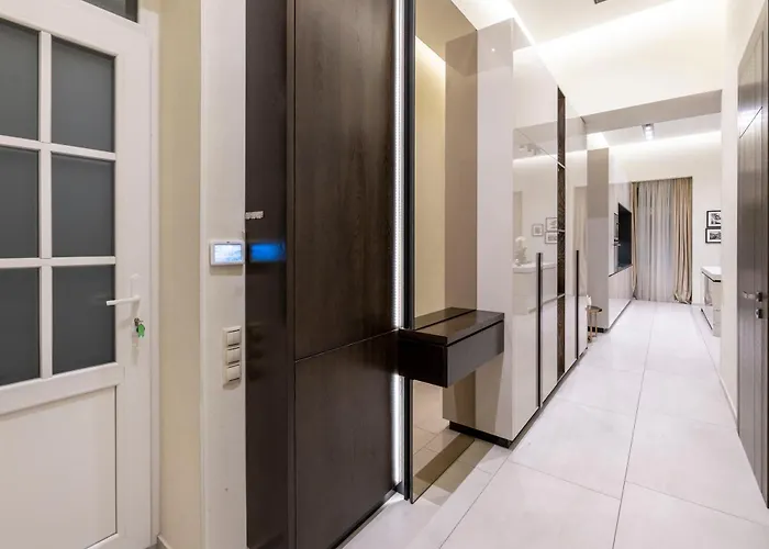 Luxurious High-end Grand In The Center Of