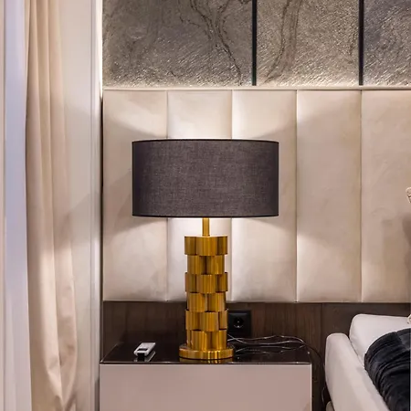 Luxurious High-end Grand In The Center Of