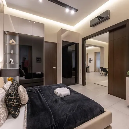 Luxurious High-end Grand In The Center Of Апартаменты