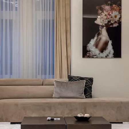 Luxurious High-end Grand In The Center Of