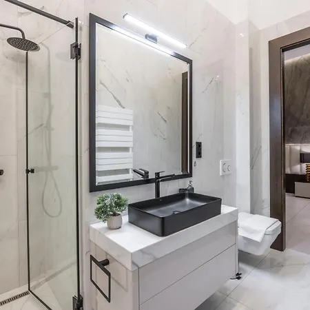 Luxurious High-end Grand In The Center Of Апартаменты