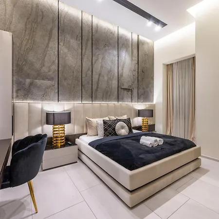 Luxurious High-end Grand In The Center Of