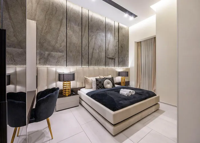 Luxurious High-end Grand In The Center Of